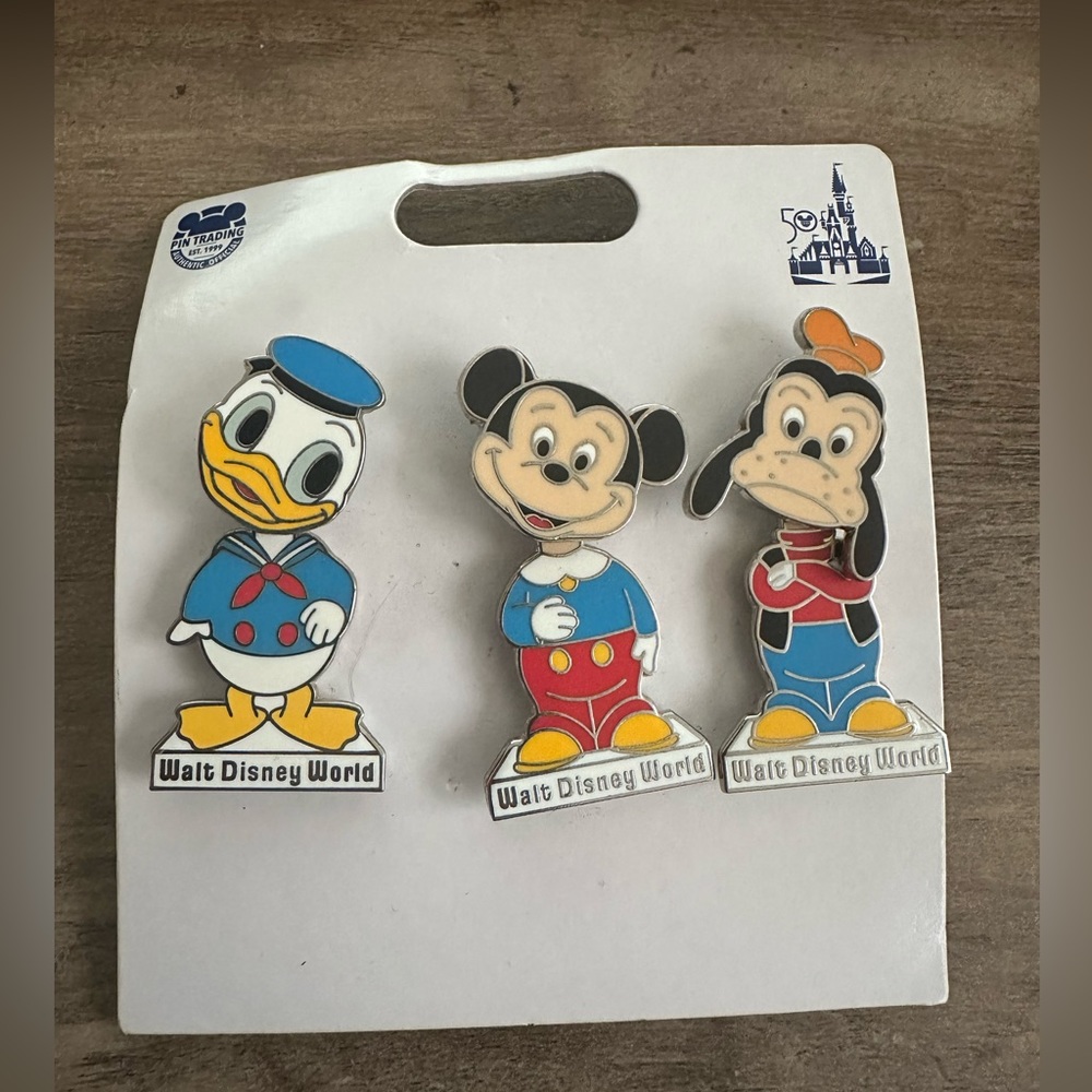 Set of 3 Disney pins